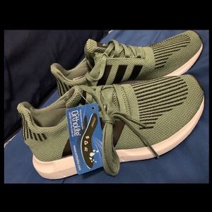 ADIDAS SWIFT RUN GREEN!!!